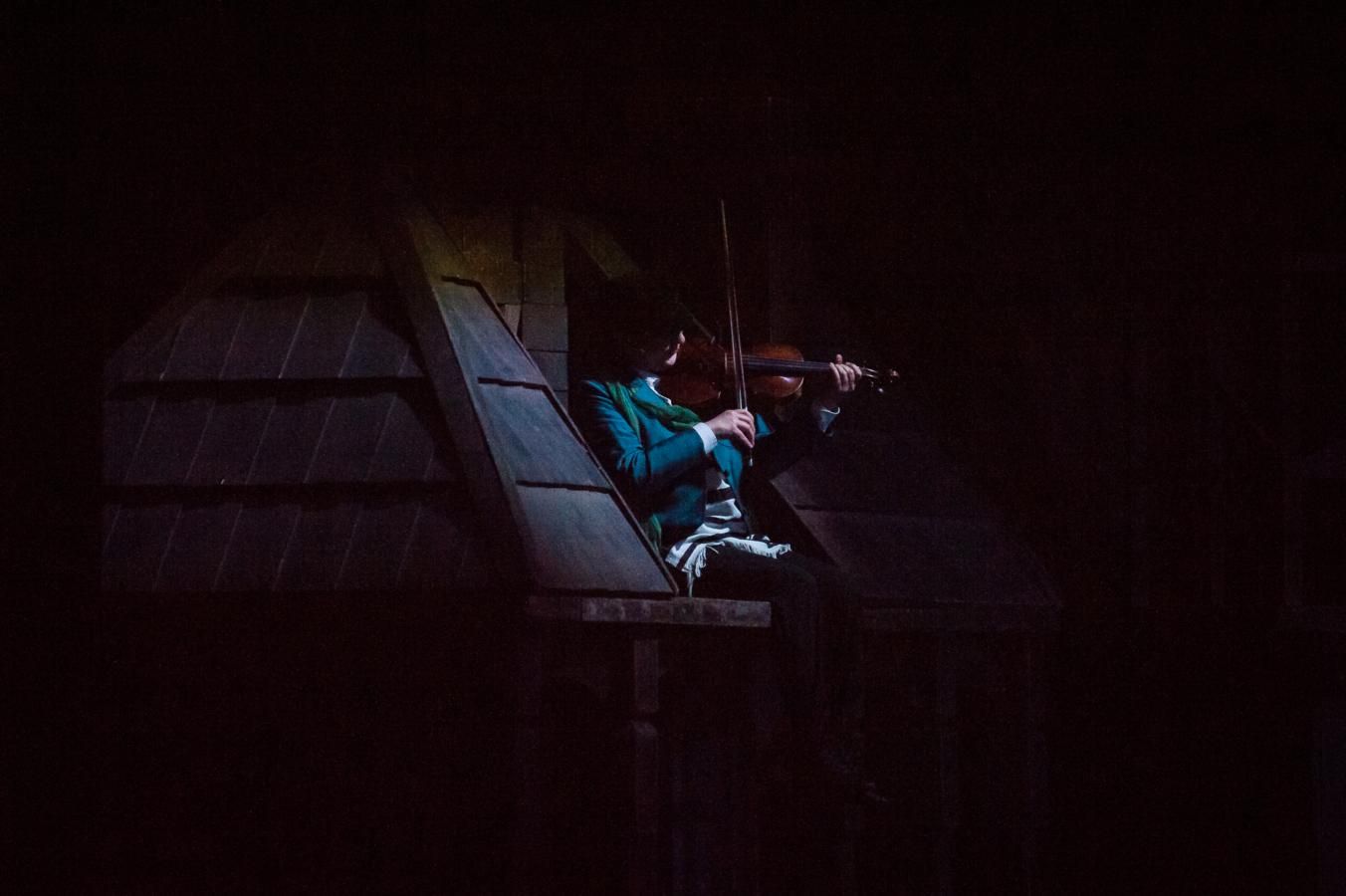 „Smuikininkas ant stogo“ – humanistinio užtaiso  kupinas miuziklas vėl kviečia žiūrovus į susitikimą